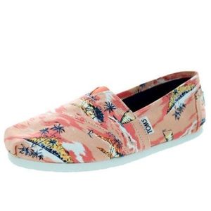 Toms women’s classic coral casual shoes // •8•